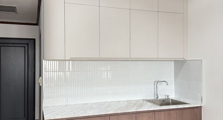 For rent studio condo in Pathum Wan, Bangkok