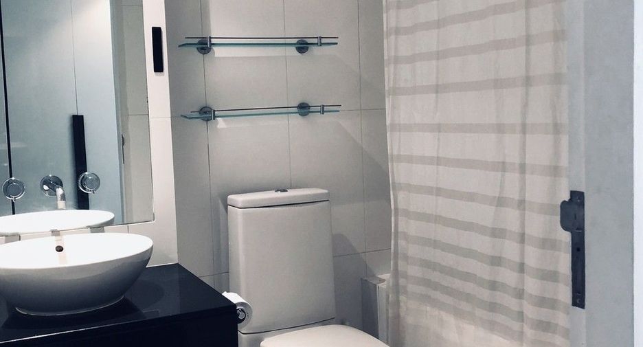 For rent 2 bedrooms condo in Watthana, Bangkok