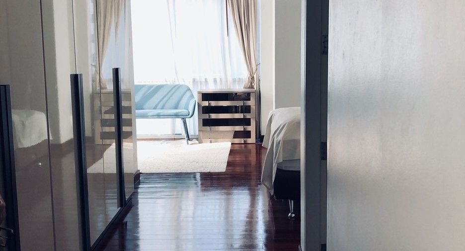 For rent 2 bedrooms condo in Watthana, Bangkok