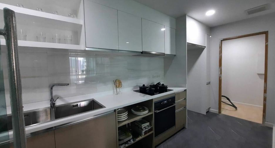 For rent 2 bedrooms apartment in Khlong Toei, Bangkok