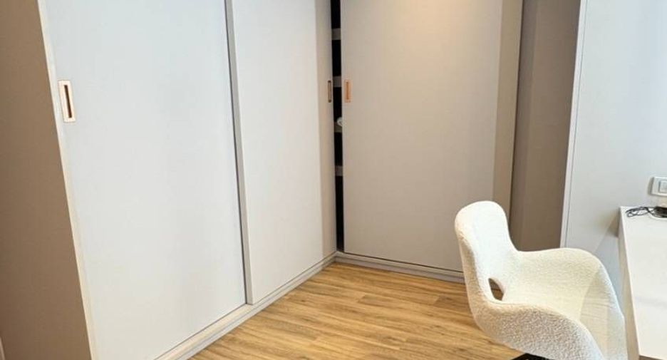 For rent 3 bedrooms condo in Mueang Samut Prakan, Samut Prakan