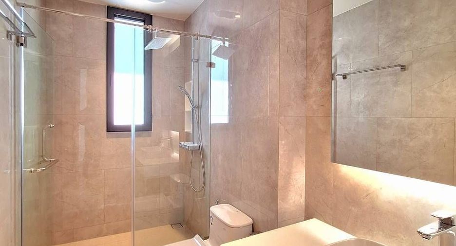 For rent 3 bedrooms condo in Mueang Samut Prakan, Samut Prakan