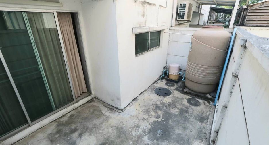 For rent 3 bedrooms townhouse in Bueng Kum, Bangkok