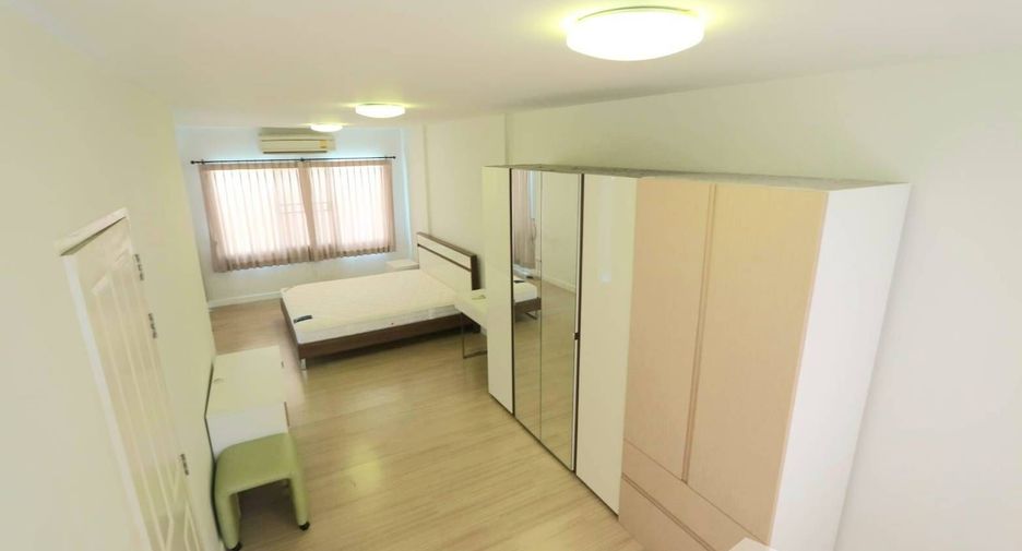 For rent 3 bedrooms townhouse in Bueng Kum, Bangkok
