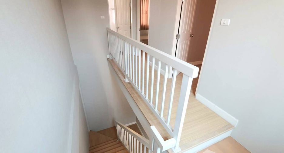 For rent 3 bedrooms townhouse in Bueng Kum, Bangkok
