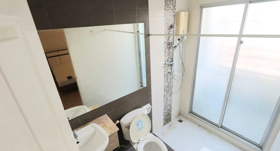For rent 3 bedrooms townhouse in Bueng Kum, Bangkok