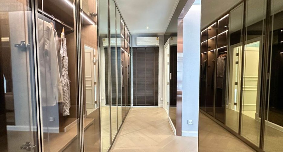 Haus zur Miete mit 4 Zimmer in Watthana, Bangkok