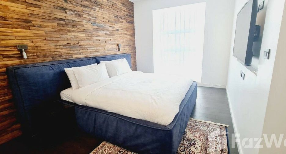 For rent 3 bedrooms condo in Watthana, Bangkok