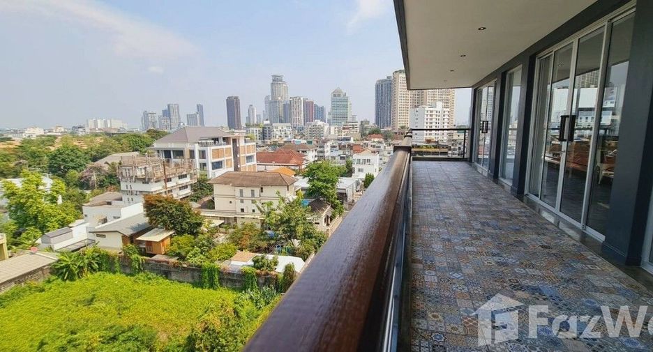 For rent 3 bedrooms condo in Watthana, Bangkok
