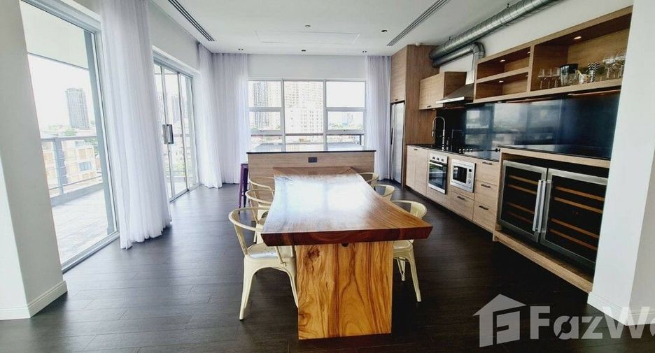 For rent 3 bedrooms condo in Watthana, Bangkok