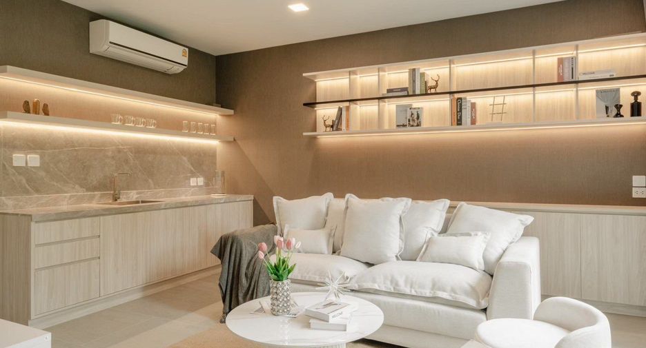 For rent 4 bedrooms apartment in Saphan Sung, Bangkok