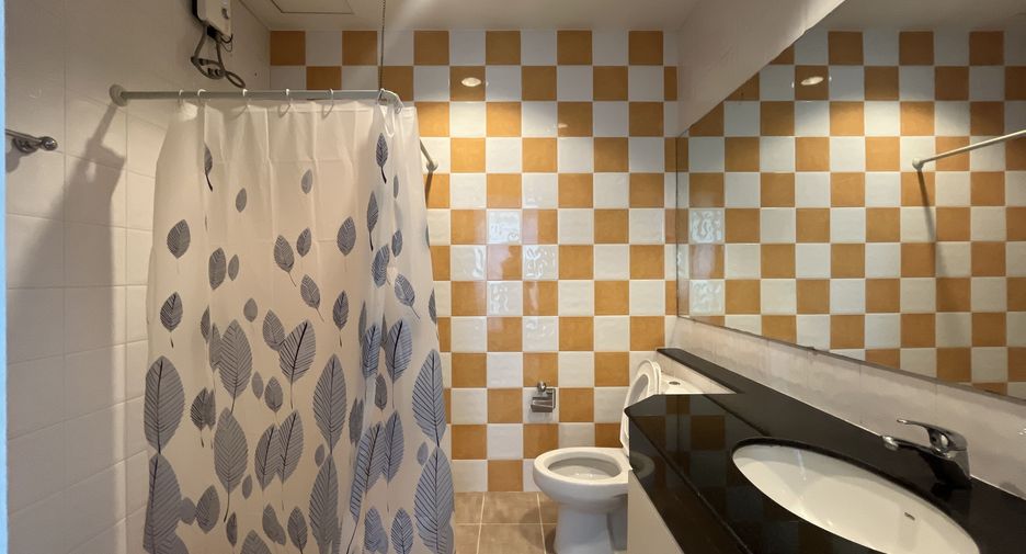 For rent 4 bedrooms house in Watthana, Bangkok
