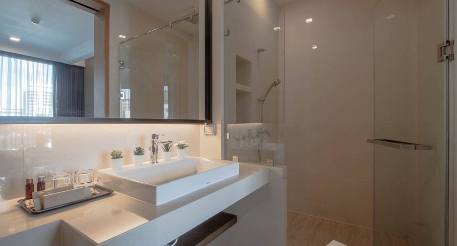 For rent 2 bedrooms apartment in Huai Khwang, Bangkok