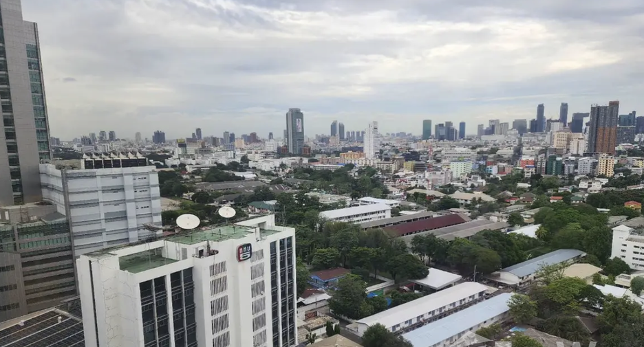 For rent 2 bedrooms condo in Phaya Thai, Bangkok