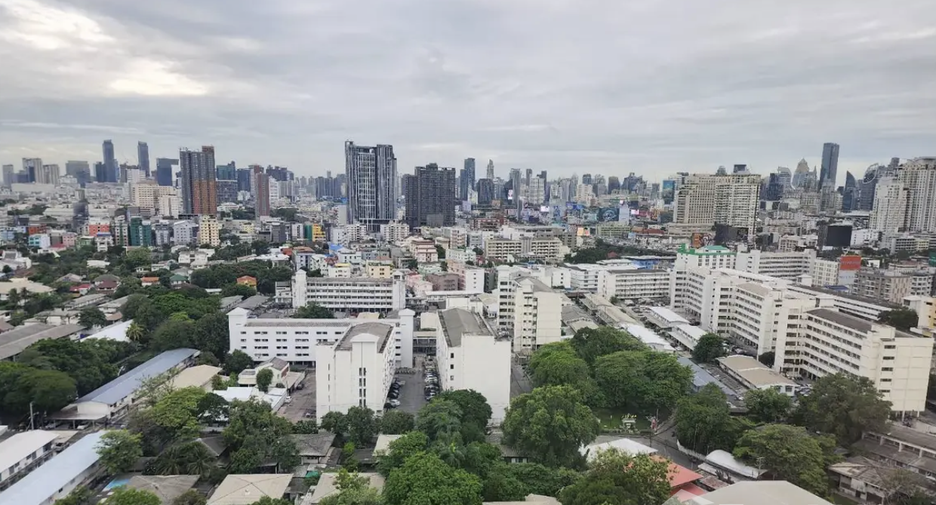 For rent 2 bedrooms condo in Phaya Thai, Bangkok