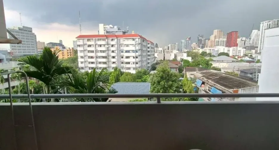 For rent 1 bed condo in Phaya Thai, Bangkok