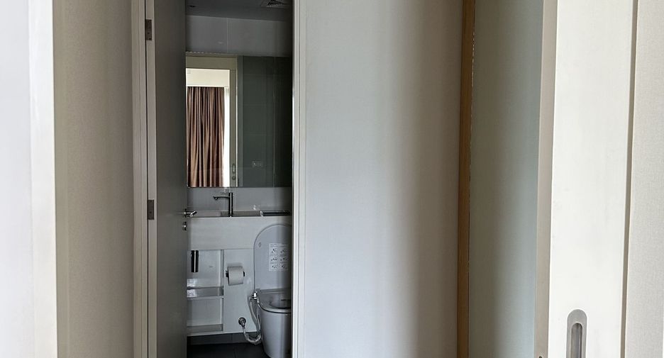 For rent 2 bedrooms condo in Bang Rak, Bangkok