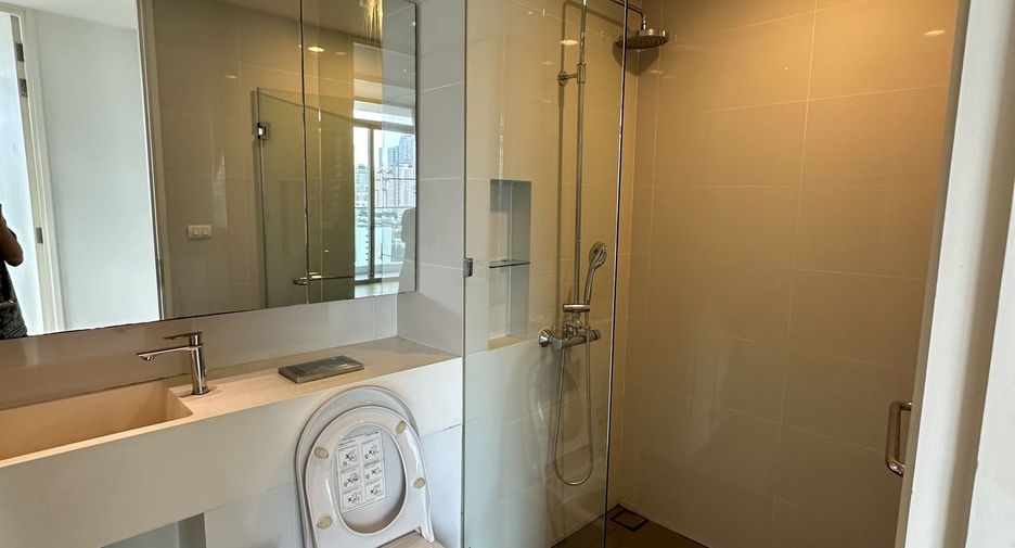 For rent 2 bedrooms condo in Bang Rak, Bangkok