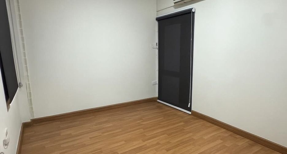 For rent 3 bedrooms townhouse in Min Buri, Bangkok