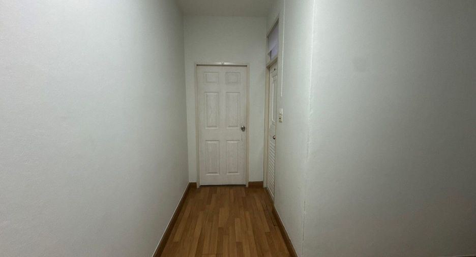 For rent 3 bedrooms townhouse in Min Buri, Bangkok