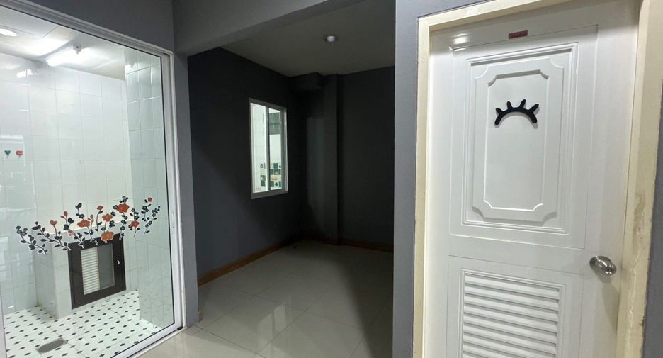 For rent 3 bedrooms townhouse in Min Buri, Bangkok