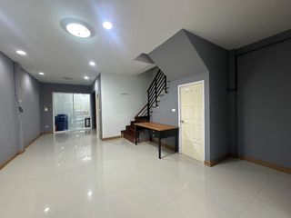 For rent 3 ベッドルーム townhouse in Min Buri, Bangkok