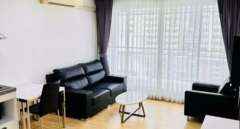 Wohnung zur Miete mit 2 Zimmer in Pathum Wan, Bangkok