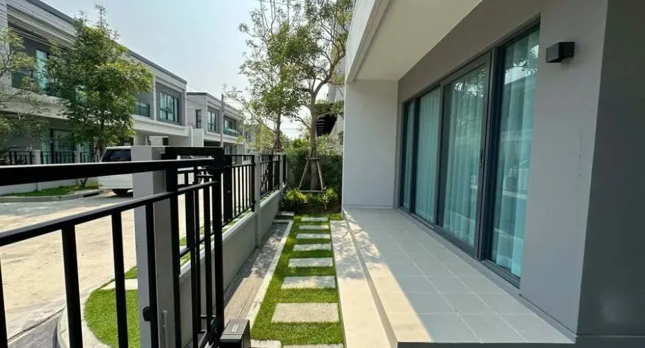 À louer 4 chambres maison à Bang Phli, Samut Prakan