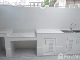 For rent 4 bedrooms townhouse in Bang Na, Bangkok