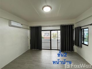 For rent 4 bedrooms townhouse in Bang Na, Bangkok