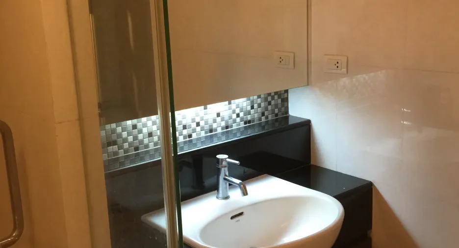 For rent 1 bed condo in Phaya Thai, Bangkok