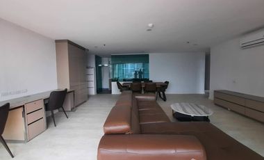 For rent 3 bedrooms apartment in Khlong Toei, Bangkok