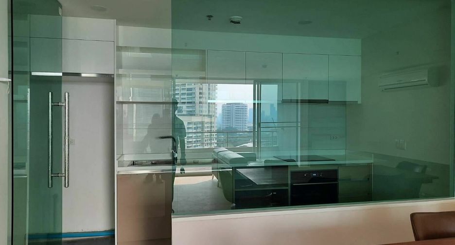 For rent 3 bedrooms apartment in Khlong Toei, Bangkok