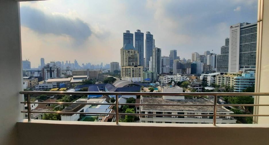 For rent 3 bedrooms apartment in Khlong Toei, Bangkok