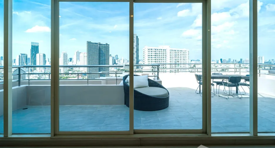 For rent 3 bedrooms condo in Bang Kho Laem, Bangkok