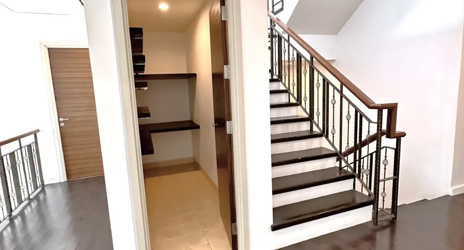 For rent 3 bedrooms condo in Bang Kho Laem, Bangkok