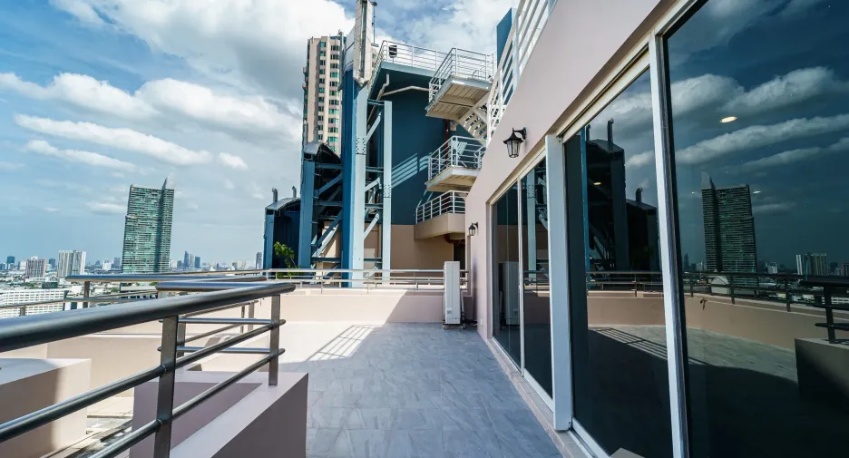 For rent 3 bedrooms condo in Bang Kho Laem, Bangkok