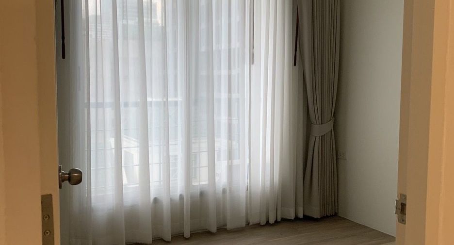For rent 2 bedrooms condo in Sathon, Bangkok