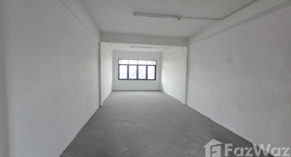 For rent retail Space in Wang Thonglang, Bangkok