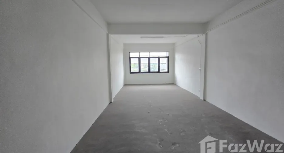 For rent retail Space in Wang Thonglang, Bangkok