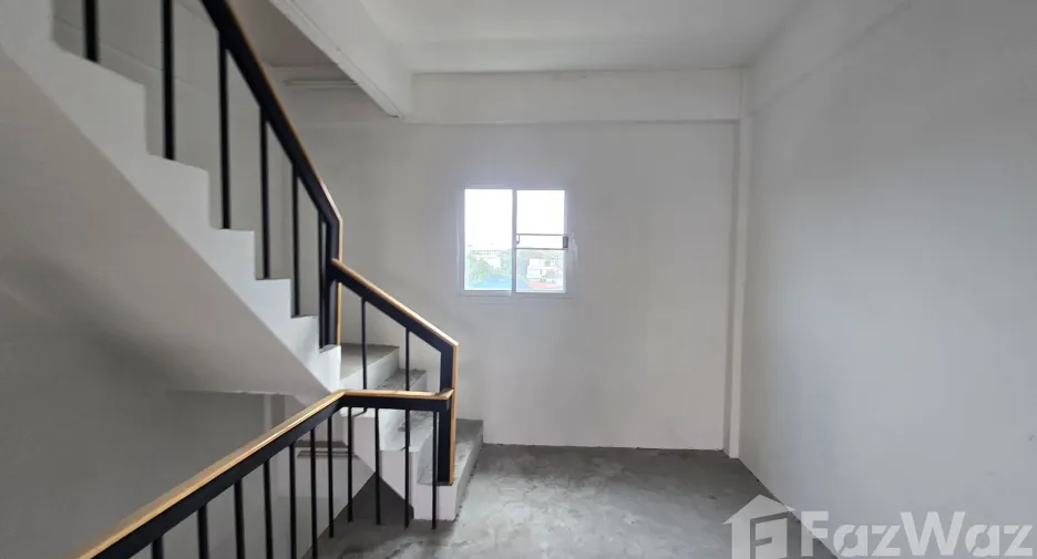 For rent retail Space in Wang Thonglang, Bangkok