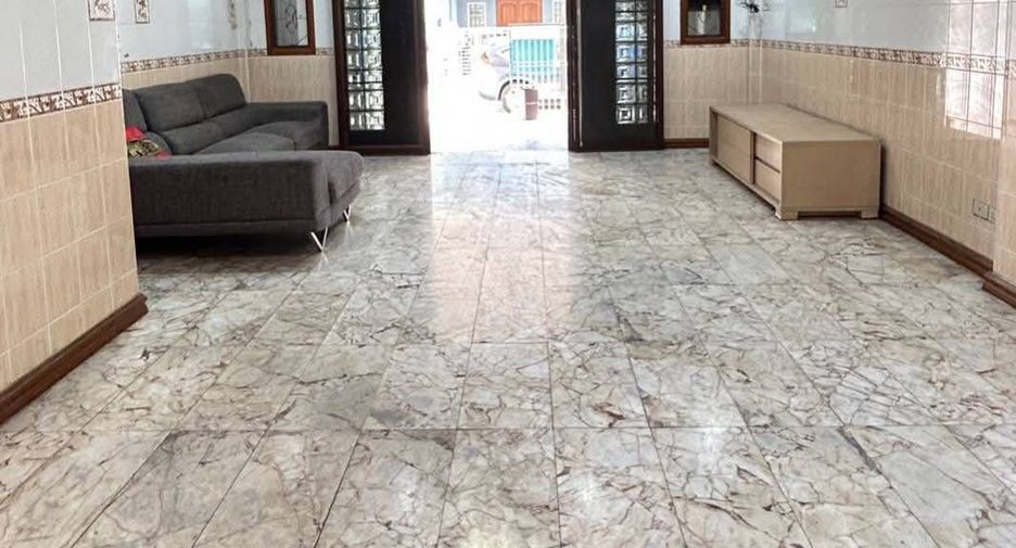 For rent 3 ベッドルーム townhouse in Suan Luang, Bangkok