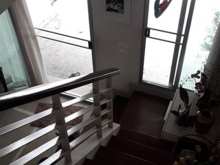 Casa adosada en alquiler de 3 habitaciones en Saphan Sung, Bangkok