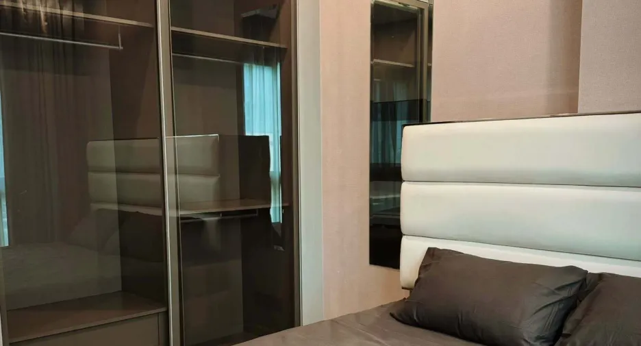 For rent 2 bedrooms condo in Phaya Thai, Bangkok