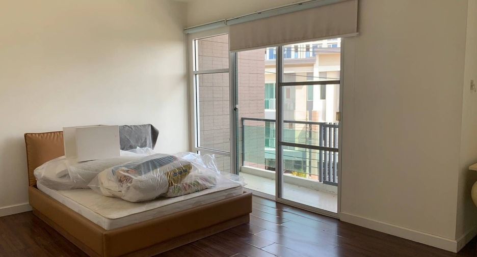 For rent 3 bedrooms townhouse in Prawet, Bangkok