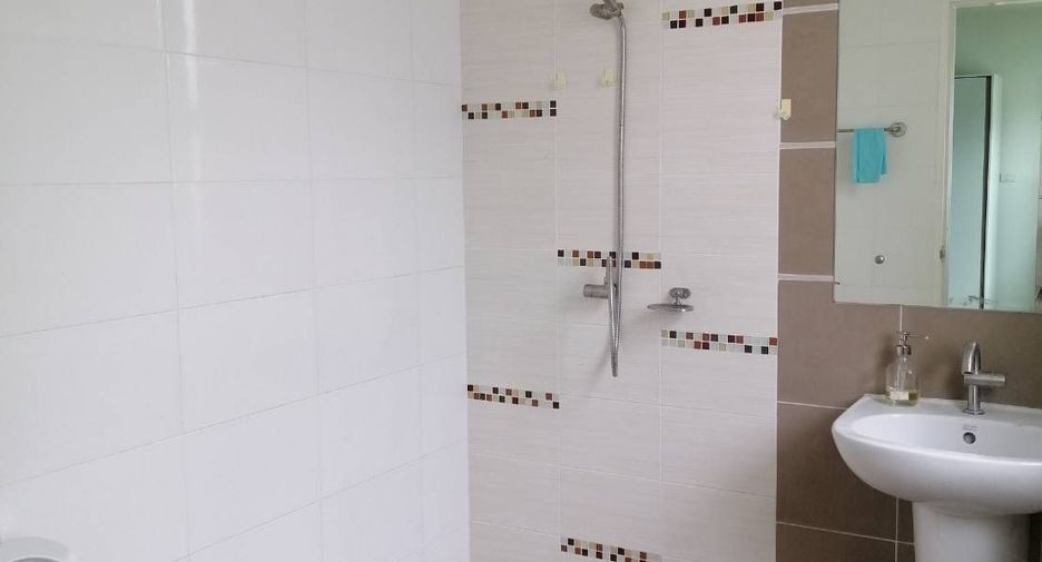 For rent 3 bedrooms townhouse in Prawet, Bangkok