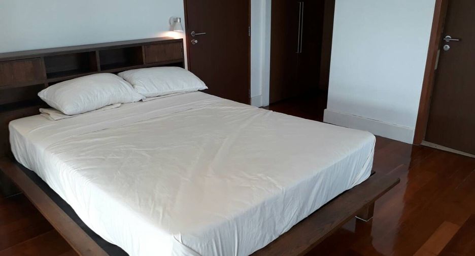 For rent 3 bedrooms condo in Khlong Toei, Bangkok