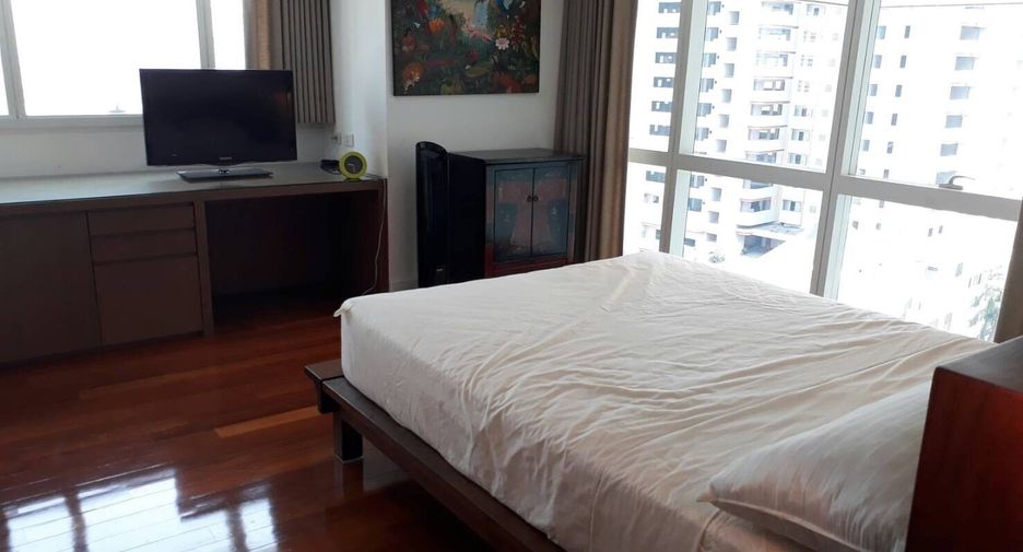 For rent 3 bedrooms condo in Khlong Toei, Bangkok