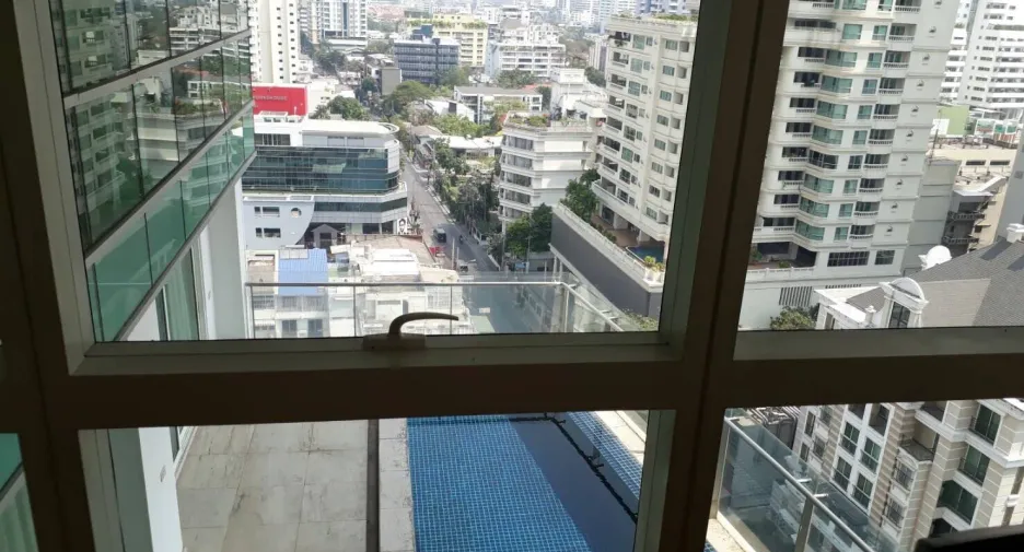 For rent 3 bedrooms condo in Khlong Toei, Bangkok