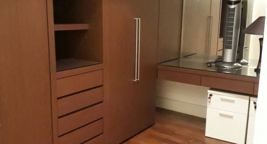 For rent 3 bedrooms condo in Khlong Toei, Bangkok